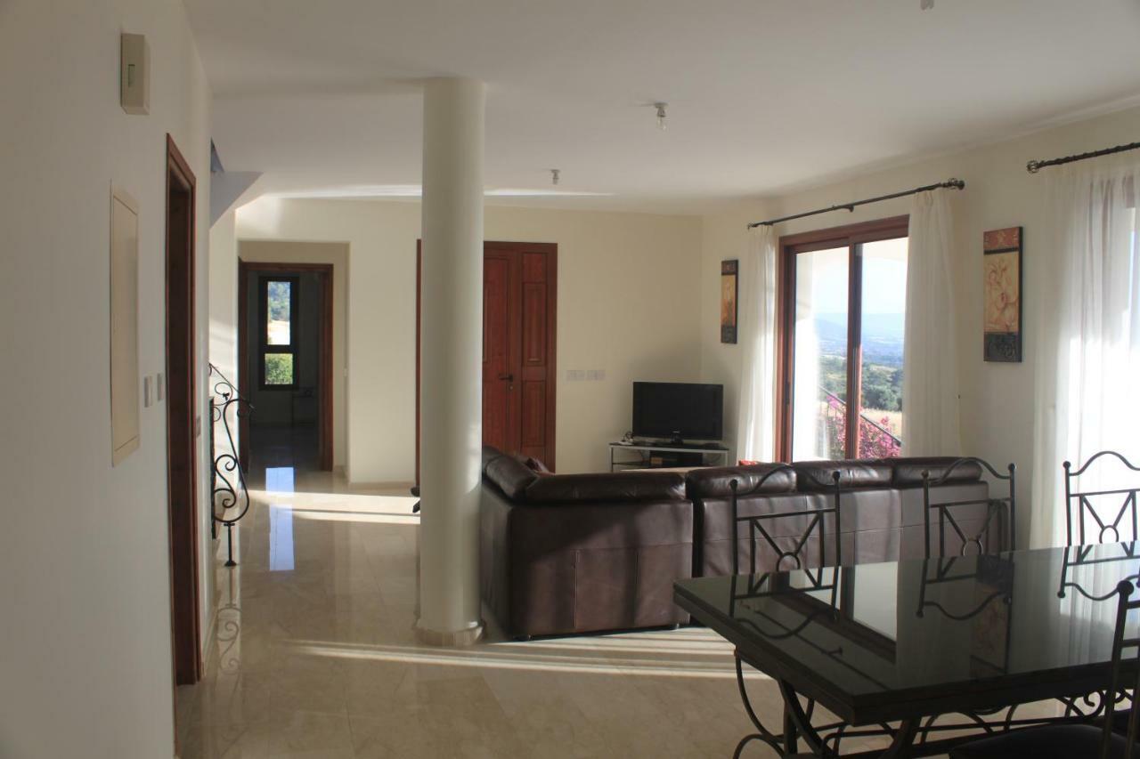 Martika Luxury Villa Agia Marina  Bagian luar foto