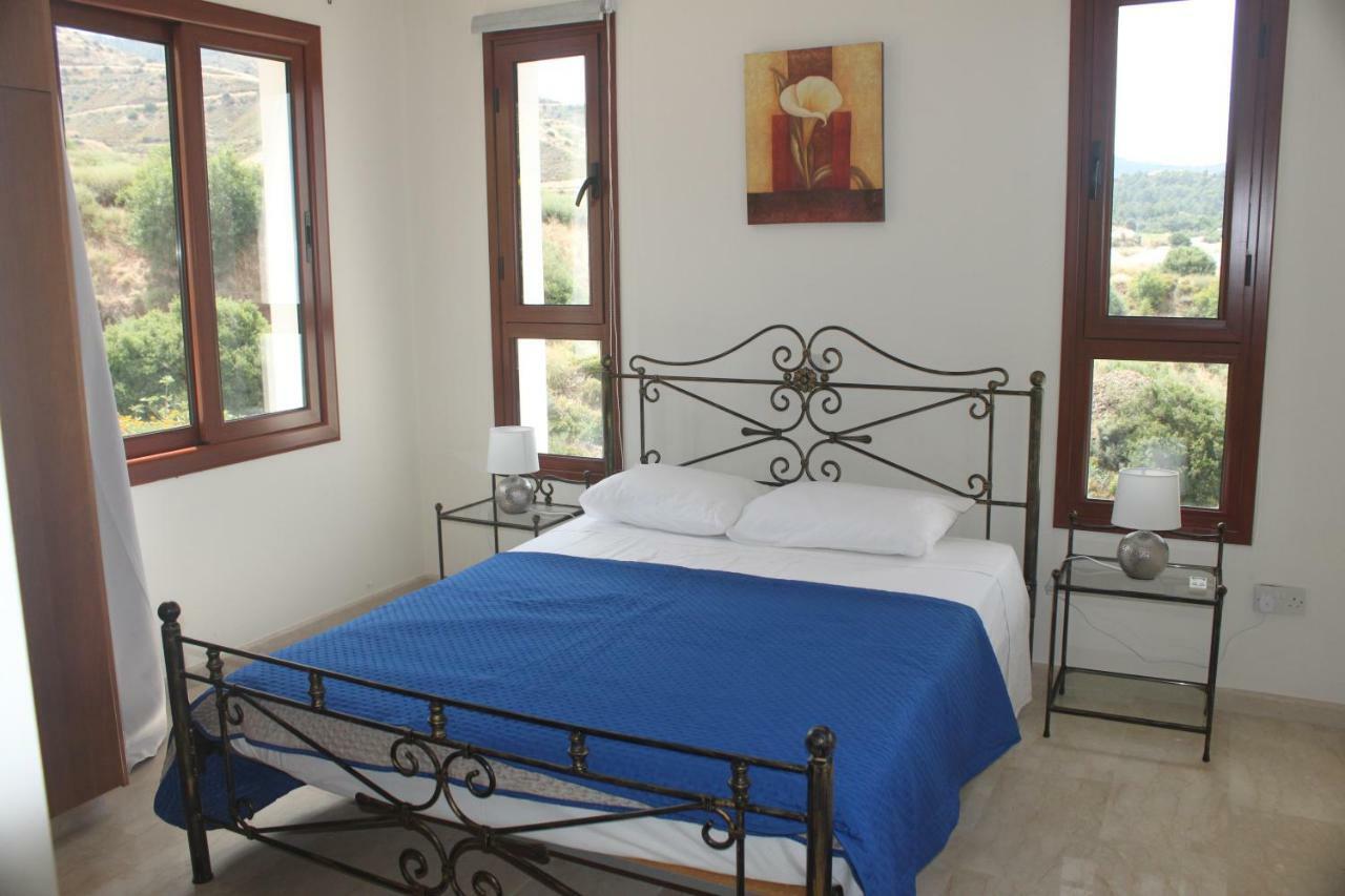 Martika Luxury Villa Agia Marina  Bagian luar foto