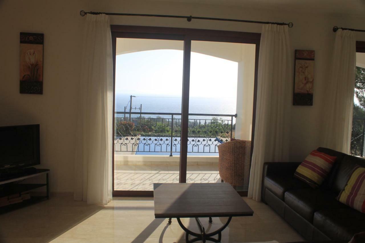 Martika Luxury Villa Agia Marina  Bagian luar foto