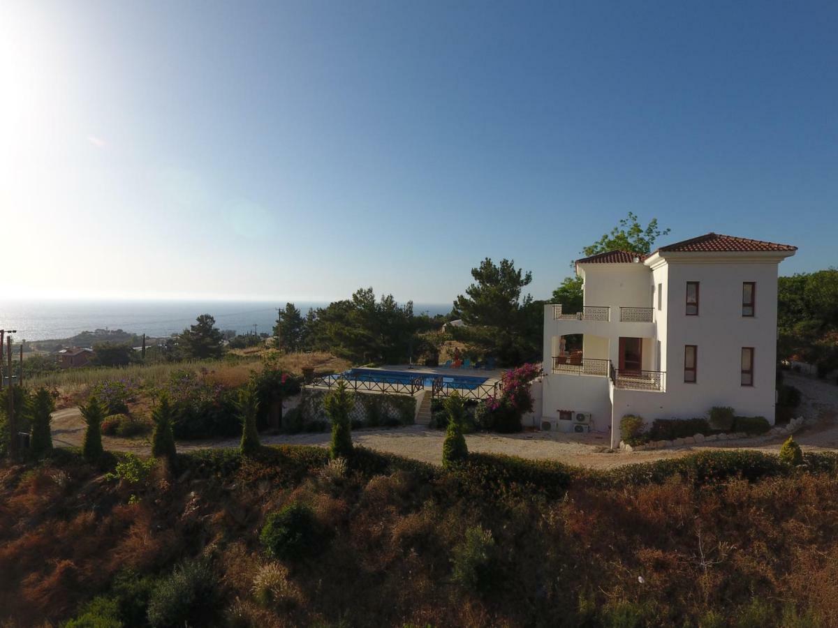 Martika Luxury Villa Agia Marina  Bagian luar foto