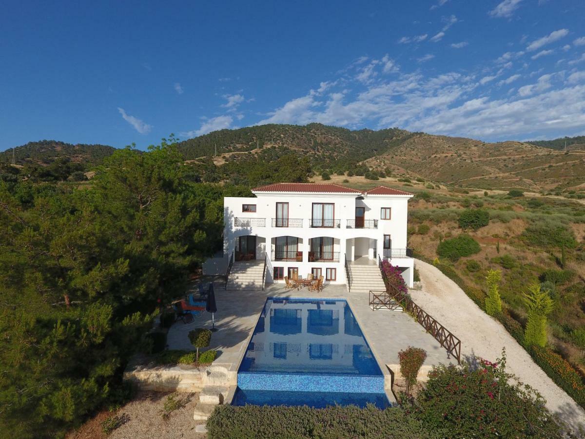 Martika Luxury Villa Agia Marina  Bagian luar foto