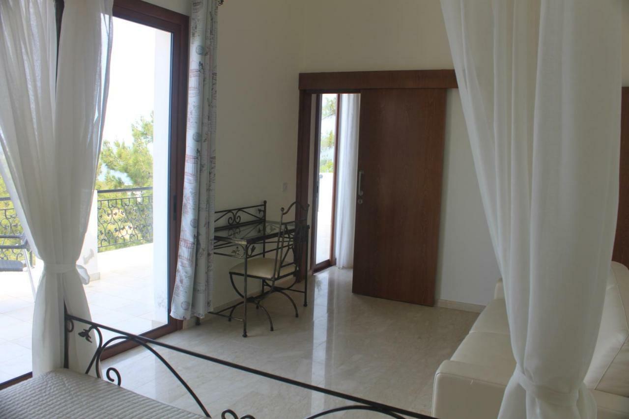 Martika Luxury Villa Agia Marina  Bagian luar foto