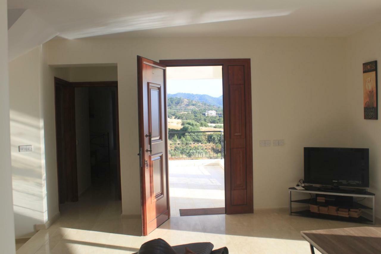 Martika Luxury Villa Agia Marina  Bagian luar foto