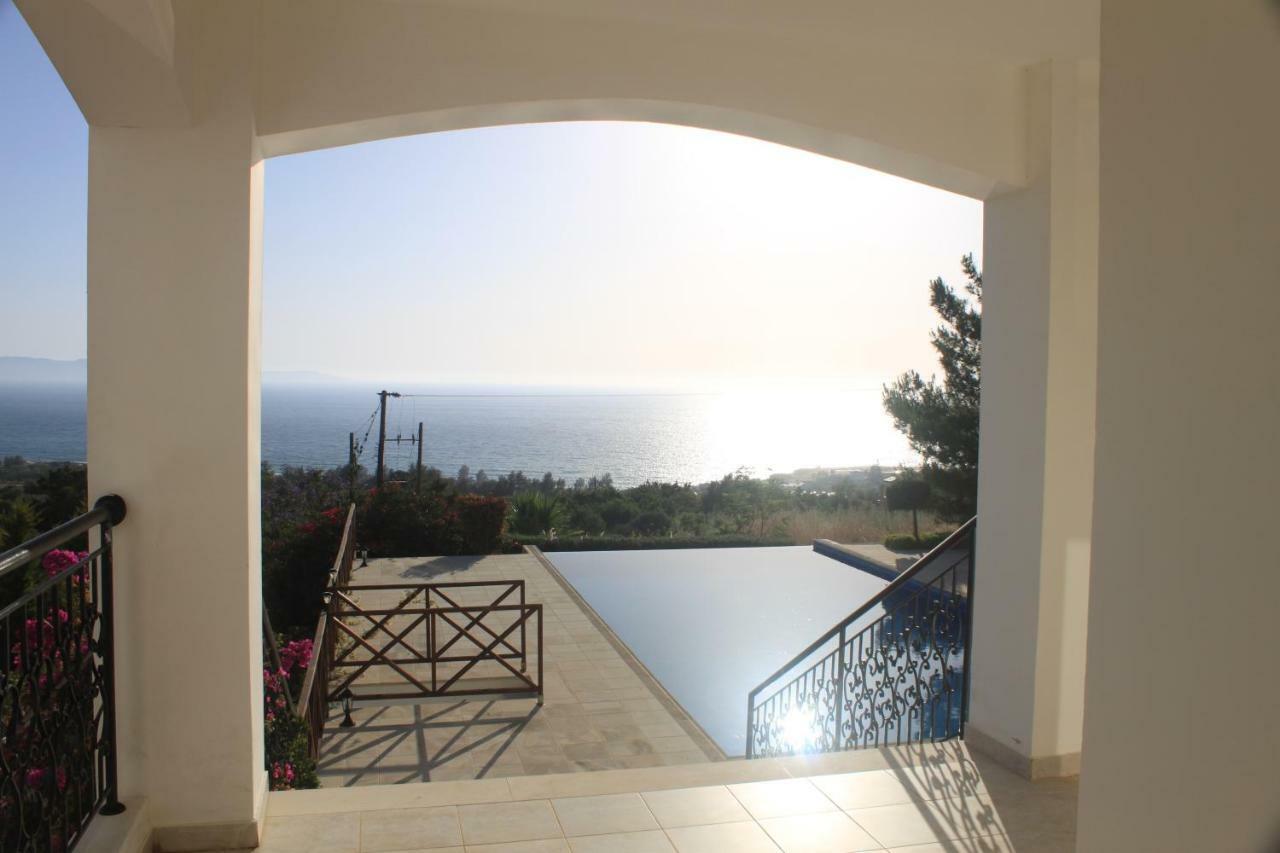 Martika Luxury Villa Agia Marina  Bagian luar foto