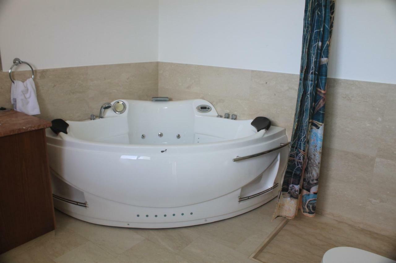 Martika Luxury Villa Agia Marina  Bagian luar foto